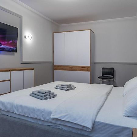 Modern 3 Bedroom Apartment Κίεβο Εξωτερικό φωτογραφία