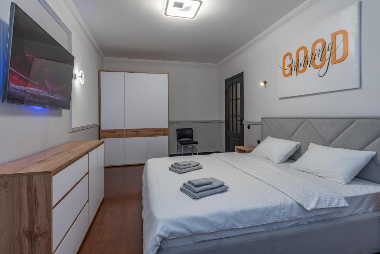 Modern 3 Bedroom Apartment Κίεβο Εξωτερικό φωτογραφία