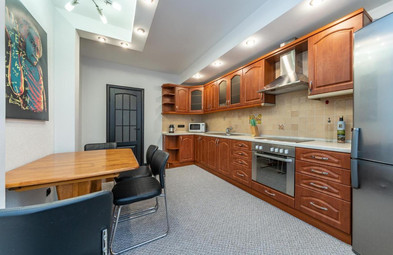 Modern 3 Bedroom Apartment Κίεβο Εξωτερικό φωτογραφία